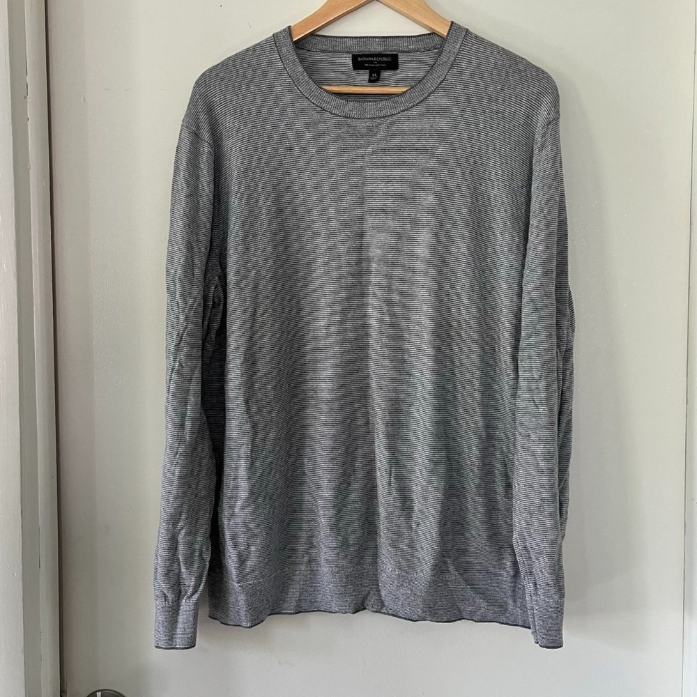 Banana Republic Factory Men's Premium Luxe Yarn Sweater Size XL Grey and White